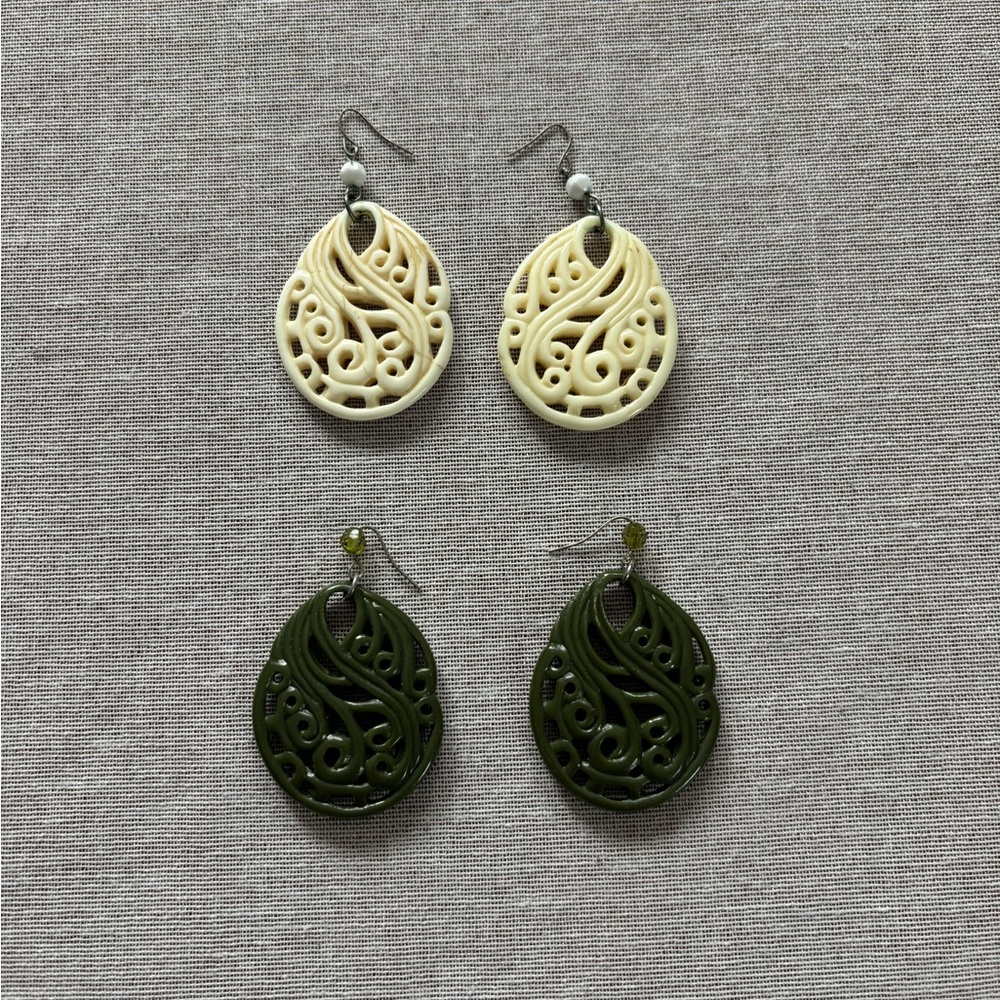 Y2K green & cream carved artisan funky boho set of two earrings.